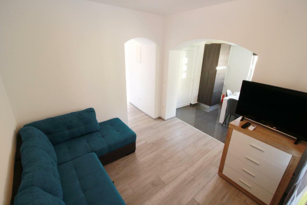 Apartment Sara With Seaview Petrčane Kültér fotó
