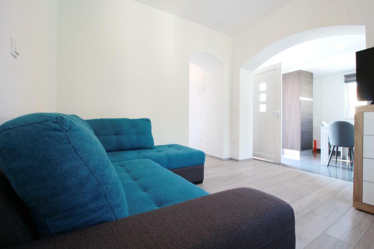 Apartment Sara With Seaview Petrčane Kültér fotó